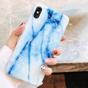 Smooth transparent edge cold mobile phone case for iPhone.